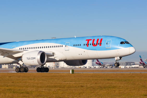 tui boeing 787-9 dreamliner airplane stuttgart airport in germany - 12011 imagens e fotografias de stock