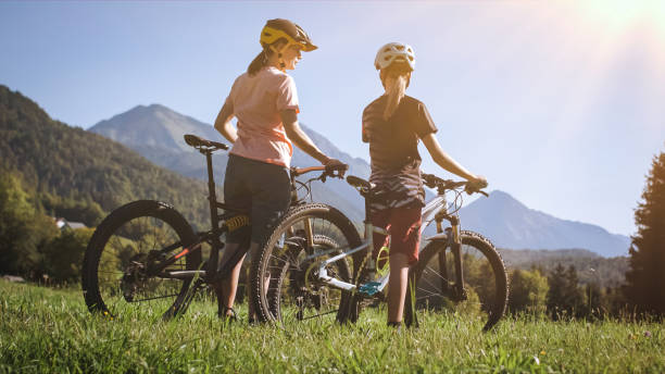 istock Two females on mountain bikes 1316795111