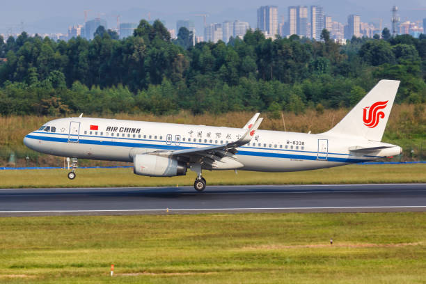 air china airbus a320 airplane chengdu airport in china - 12042 imagens e fotografias de stock
