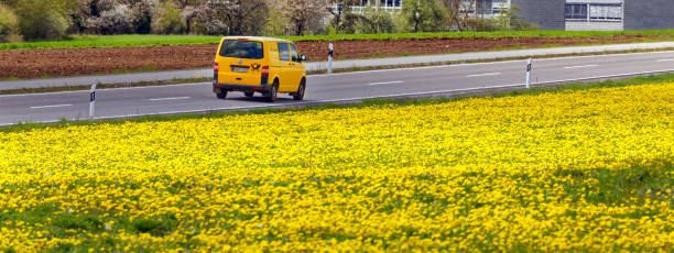 pojazd deutsche post - dhl sign commercial sign germany zdjęcia i obrazy z banku zdjęć