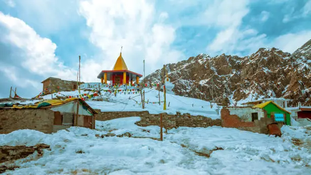 Photo of Beautiful landscape with a temple on the top of mountain glaciers, with cloudy blue sky, on the way to Rohtang pass on Leh Manali highway, Himachal Pradesh, India