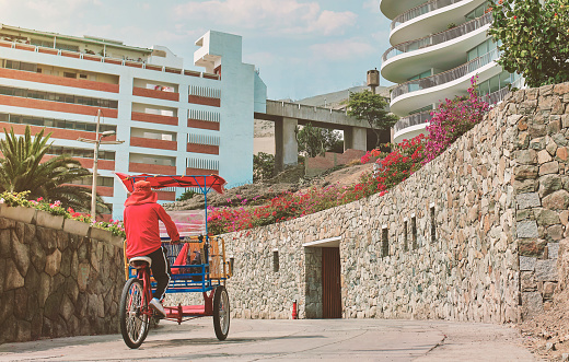 Taxi taxi Taxy bike - Tricycle en el bulevar junto al muelle en Ancon, Perú, día soleado. photo
