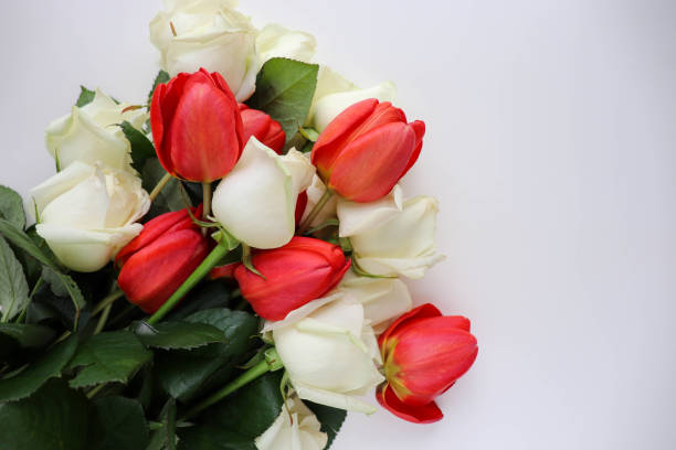 istock large bouquet of white roses 1316973917