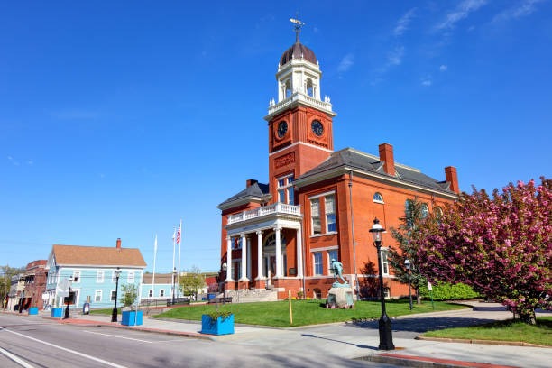 istock Warwick, Rhode Island City Hall 1316977073