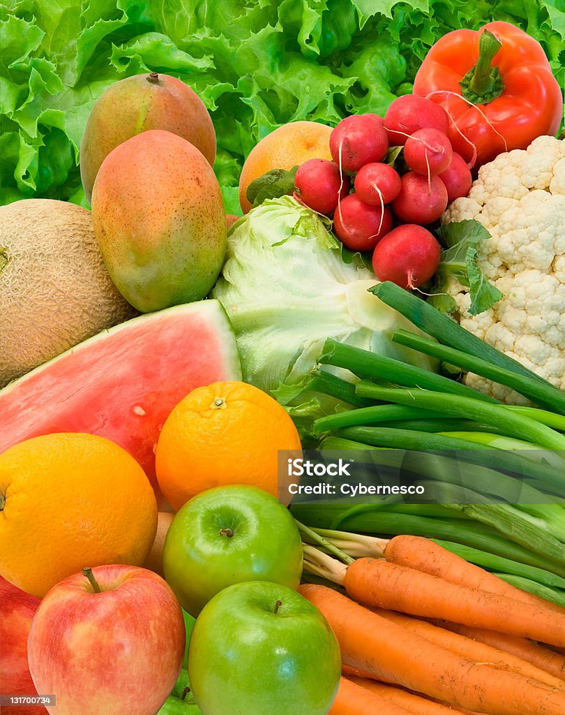 Frutta e verdura fresche e di sistemazione - Foto stock royalty-free di Alimentazione sana