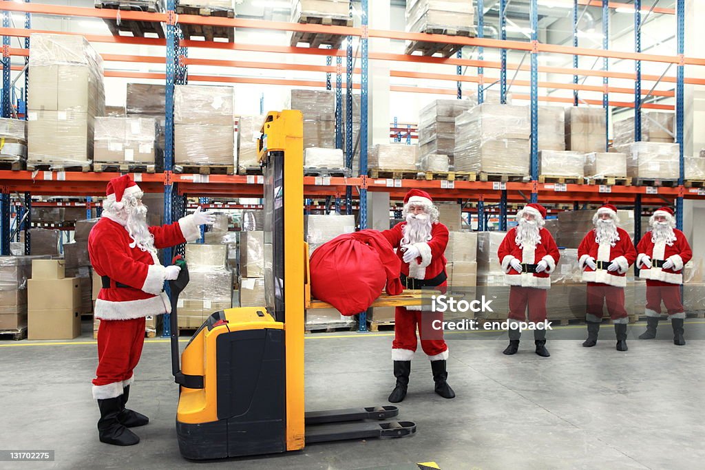 santa положения в линии для мешки подарки - Стоковые фото Санта Клаус роялти-фри