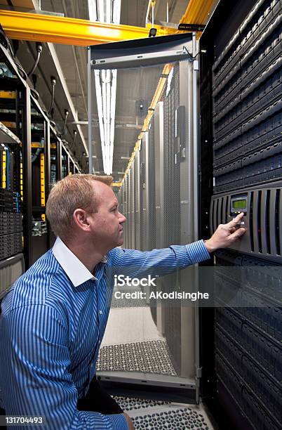Storage Sannas Server - Fotografie stock e altre immagini di Adulto - Adulto, Amministratore, Cavo - Componente elettrico