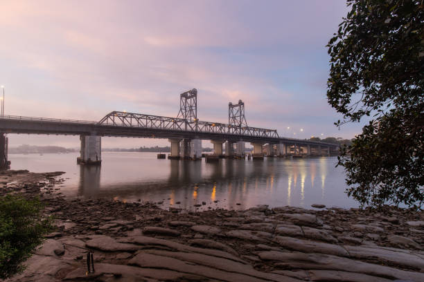 sunrise at ryde bridge - ryde imagens e fotografias de stock