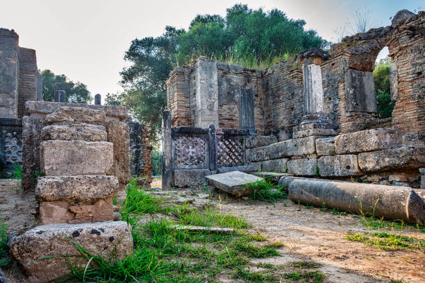 antigo local de olímpia, grécia - zeus olympia statue god - fotografias e filmes do acervo