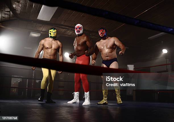 Três Ocultos Wrestlers Em Anel - Fotografias de stock e mais imagens de Luta livre mexicana - Luta livre mexicana, Wrestling, Máscara de Luta Livre