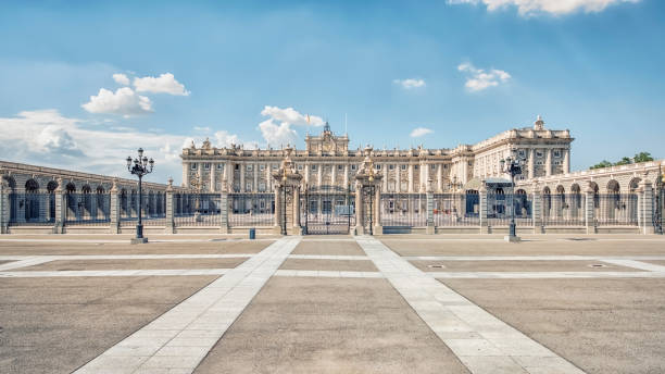 arquitectura en madrid - palacio espanol fotografías e imágenes de stock