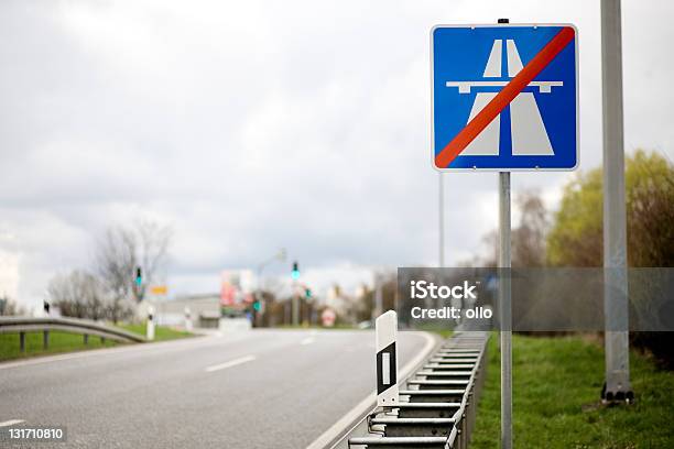 Znak Drogowykoniec Autostrada Autobahn - zdjęcia stockowe i więcej obrazów Autobahn - Autobahn, Balustrada - Granica, Bez ludzi