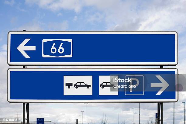 Znak Drogowyparking Dla Samochodów Tylko - zdjęcia stockowe i więcej obrazów Autobahn - Autobahn, Autobus, Bez ludzi