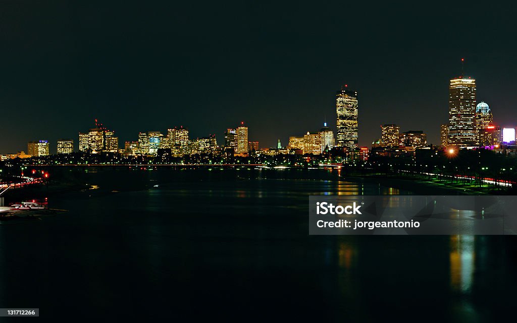 Horizonte de Boston en la noche#1 - Foto de stock de Agua libre de derechos