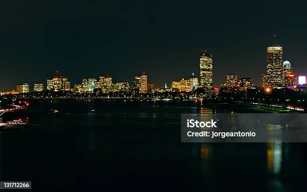 Horizonte De Boston En La Noche1 Foto de stock y más banco de imágenes de Agua - Agua, Aire libre, Arquitectura exterior