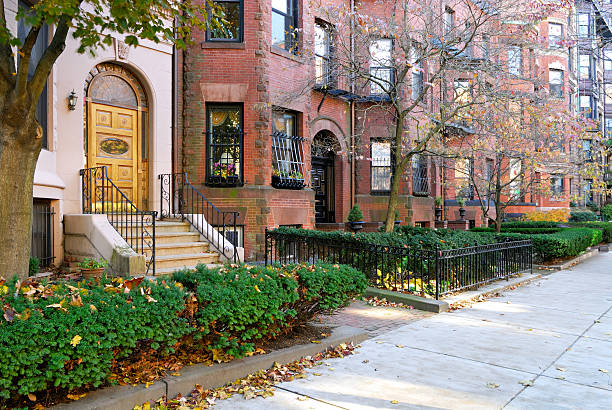 back bay, boston - apartment row house comfortable house stock-fotos und bilder