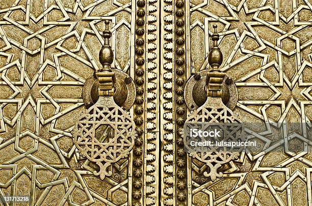 Foto de Fez Marrocos Detalhe Do Palácio Real E A Porta Do e mais fotos de stock de Arabesco - Estilo