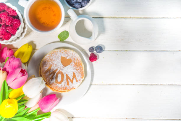 Mothers day Brunch Mothers day Brunch restaurant invitation concept. Various Moms Womans Day Menu background, with traditional breakfast and lunch food and drink set, with flowers on sunny white wooden background restaurant table card stock pictures, royalty-free photos & images