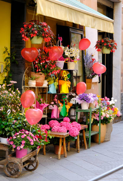 istock Flower's Shop 1317163725