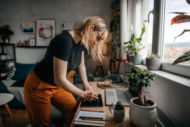 istock Virtual hanging out with friends 1317170499