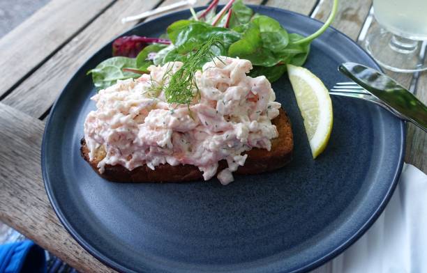 prawn cocktail served with a slice of toasted and buttered homemade bread and a little salad - prepared shrimp prawn seafood salad imagens e fotografias de stock