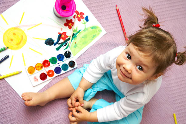 bambini pittura - preschooler preschool child painting foto e immagini stock