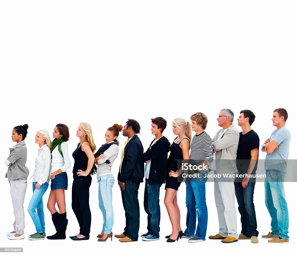 Grupo de homens e mulheres em uma fileira - Foto de stock de Esperar na fila royalty-free