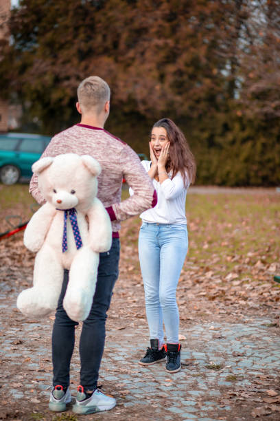 Boyfriend gives her girlfriend present