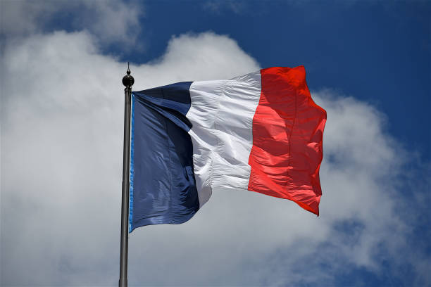 französische flagge, paris, frankreich. - frankreich stock-fotos und bilder