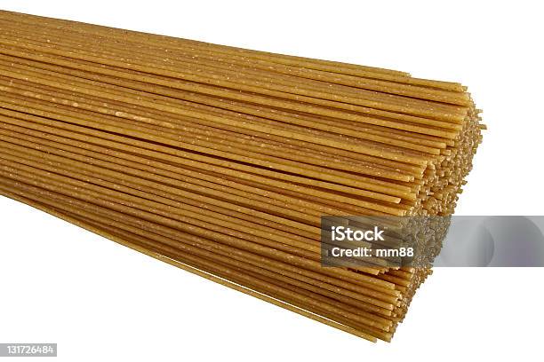 Pełnoziarnisty Spaghetti - zdjęcia stockowe i więcej obrazów Bez ludzi - Bez ludzi, Białe tło, Biały