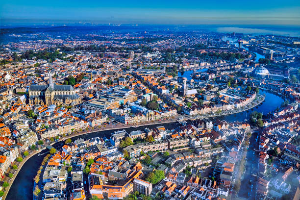 uitzicht van hoog boven op de stad haarlem. - haarlem stockfoto's en -beelden