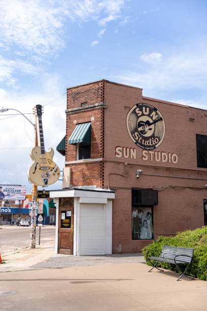 estúdio em memphis, tn, casa da sun records e primeiro disco de elvis presley - memphis tennessee audio - fotografias e filmes do acervo