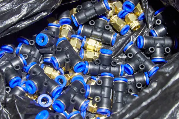 package of brass couplings and plastic fittings for the pneumatic system.