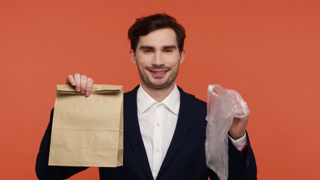 Man calls on not to use plastic bag and prefer paper package