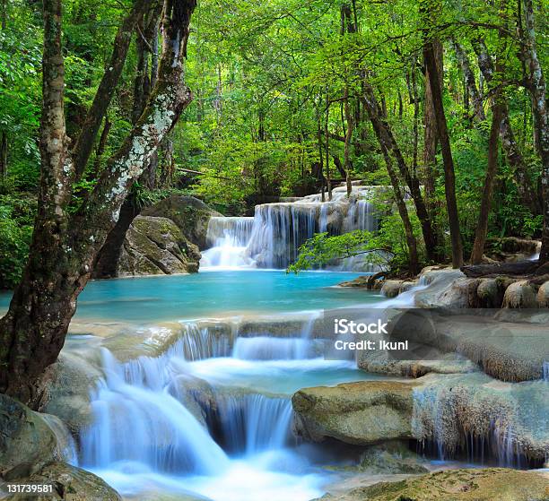 Foto de Cataratas De Erawan Em Kanchanaburi Tailândia e mais fotos de stock de Beleza natural - Natureza - Beleza natural - Natureza, Cascata, Corredeira - Rio