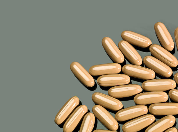 brown cápsulas - gel effect capsule pill vitamin e - fotografias e filmes do acervo