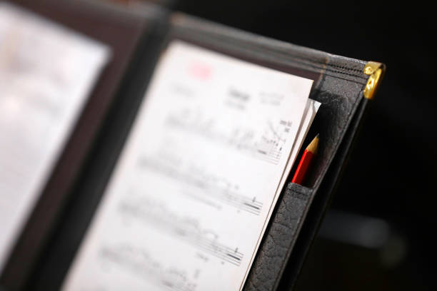 partituras y hojas de música en una carpeta de cuero negro con lápiz - musical note sheet music music opera fotografías e imágenes de stock