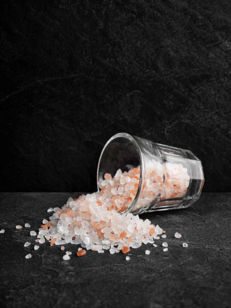 salt, pink himalayan salt - pink salt imagens e fotografias de stock