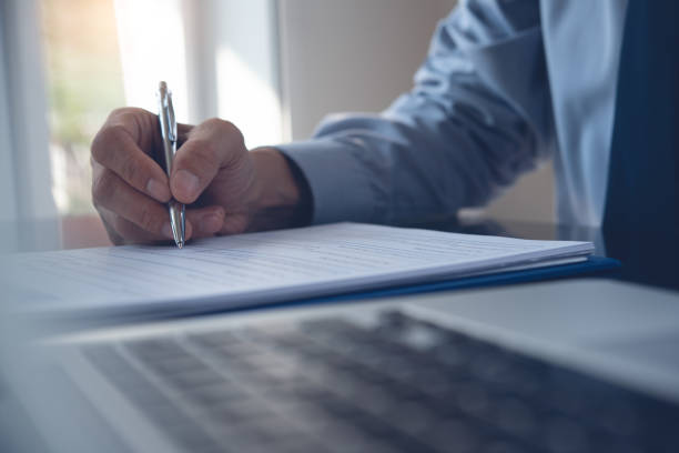 istock Signing business contract 1317472392