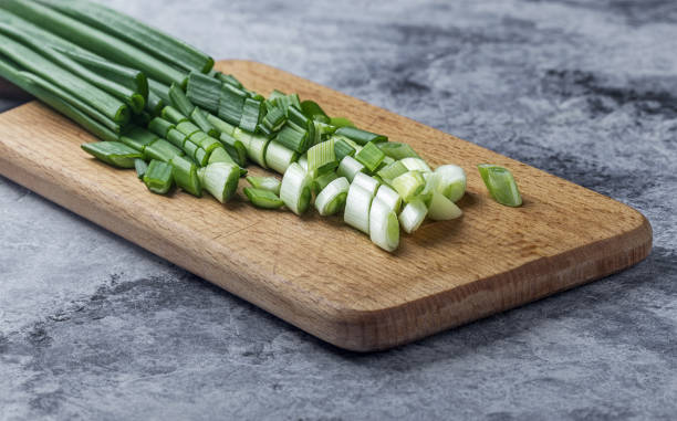 green onions clean and washed on the table. - 2640 imagens e fotografias de stock