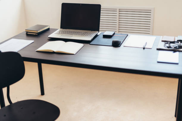 istock Office work table vacant position No people 1317495562