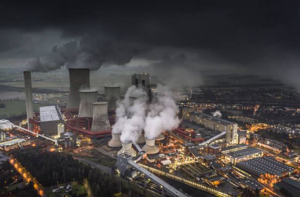 centrale elettrica di lignite - vista aerea - gas di scarico foto e immagini stock