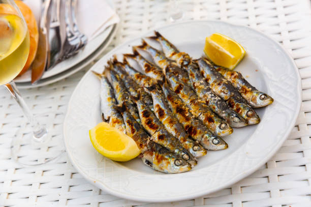 Espeto de sardinas with slice of lemon