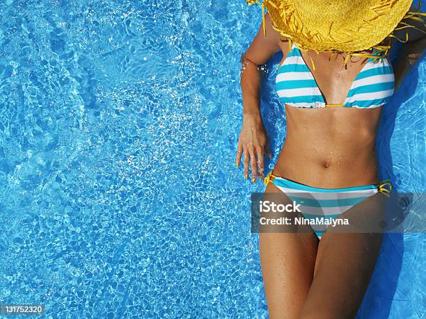 Laguna Blu - Fotografie stock e altre immagini di Bikini - Bikini, Donne, Abbronzatura