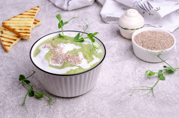 istock Thick cream soup of green vegetables 1317543447