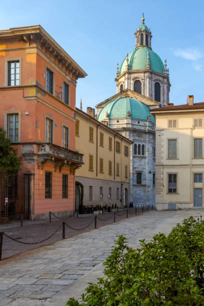 istock View of the Como cathedral 1317567970