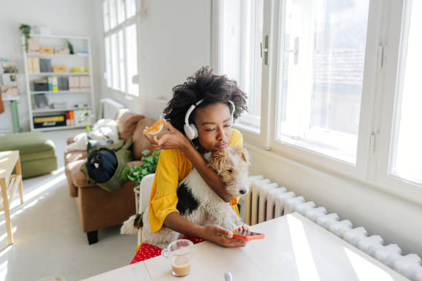 istock A bit of cuddle in the morning 1317598953
