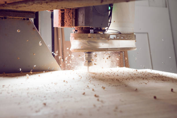 la machine de routeur de cnc crée une disposition du complexe d’étagère. - fraiseuse photos et images de collection