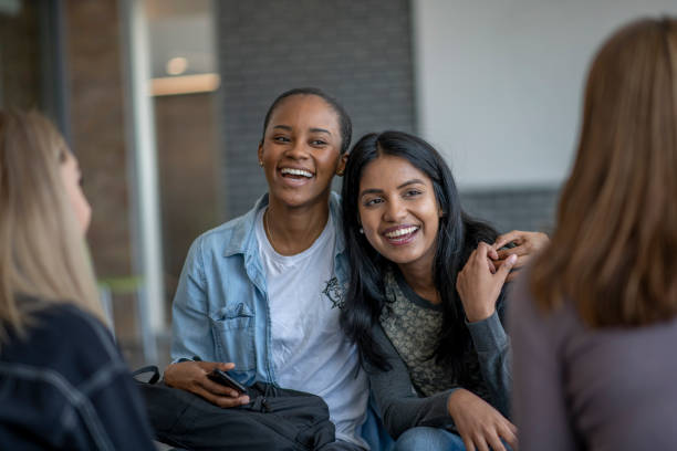 passeando no campus - classroom college student education indoors - fotografias e filmes do acervo