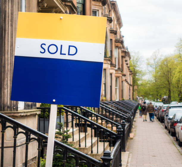 istock Sold property sign 1317651030